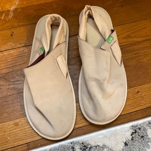 Sanuk Strap Closed Toed ‘Sandals’